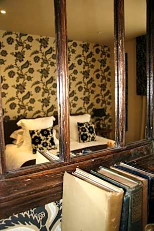 Twin Room with Private Bathroom