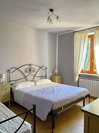 One-Bedroom Apartment with Balcony