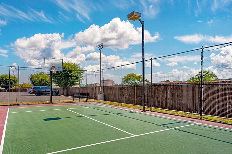 Holiday Inn Express & Suites Indianapolis - East by IHG