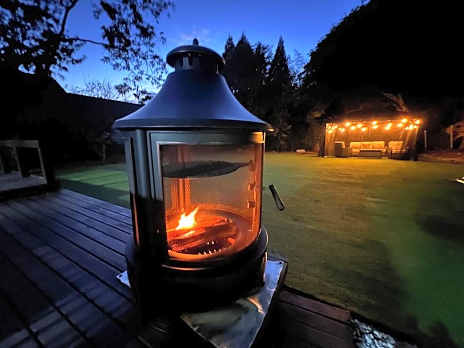 森の香りに包まれたプライベート空間でマイデバイスイマーシブ体験を堪能できる贅沢--BlueFlow KATSUURA