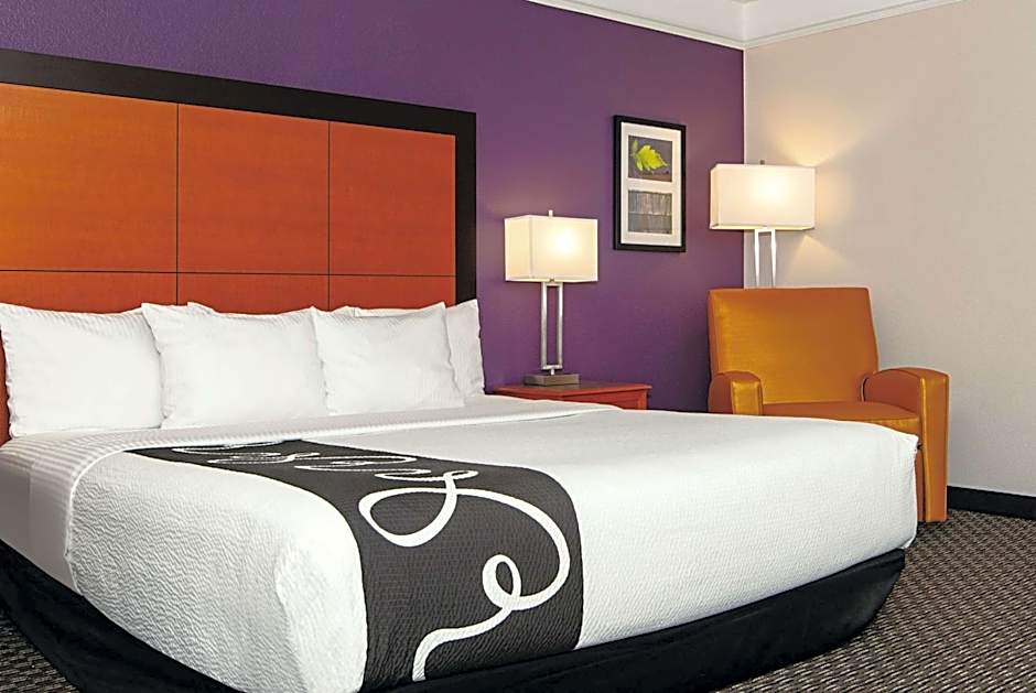 La Quinta Inn & Suites by Wyndham Ontario Airport