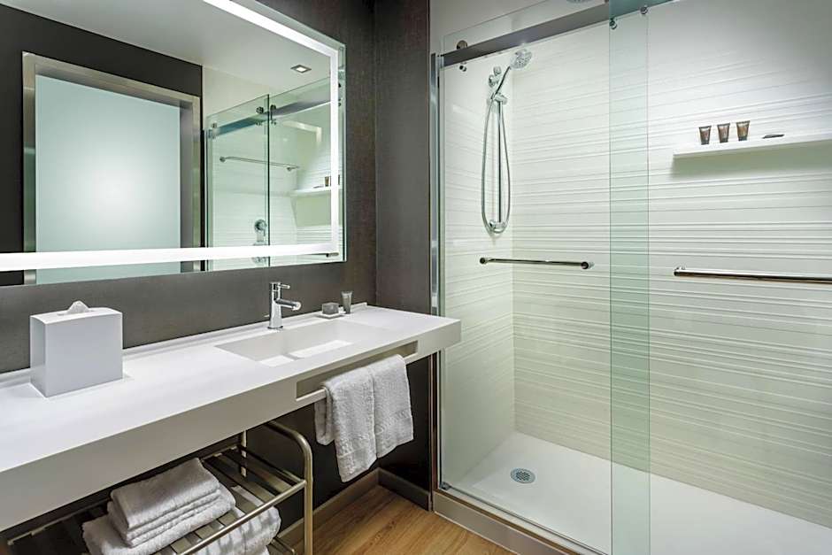 AC Hotel by Marriott San Francisco Airport/Oyster Point Waterfront