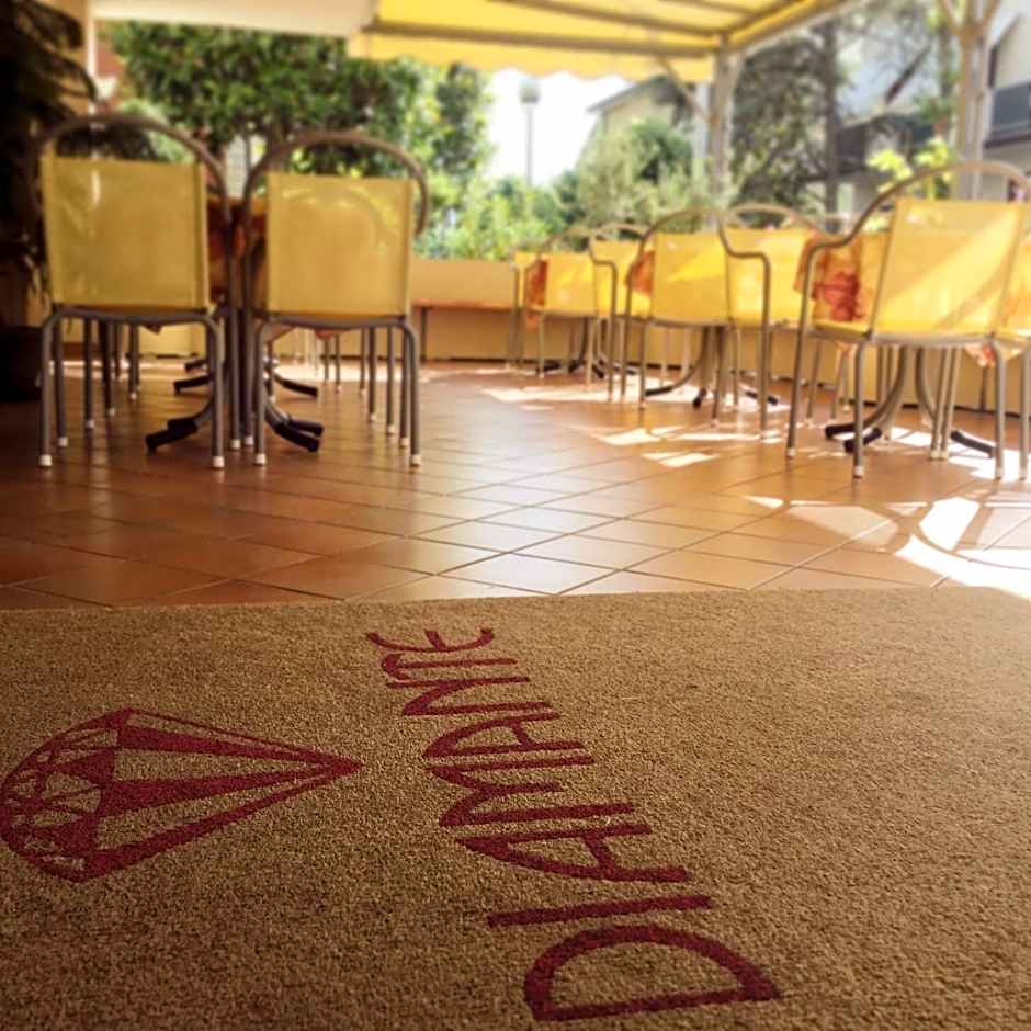 Hotel Diamante 5 minuti dalla fiera di rimini CON PARCHEGGIO INCLUSO