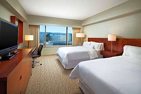 Deluxe Guest room, 2 Double, Airport Runway view