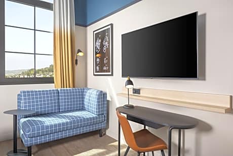 Deluxe Twin Room with City View