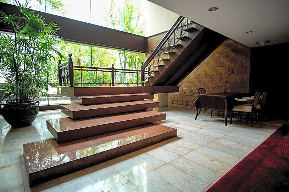 Zenith Sukhumvit Hotel