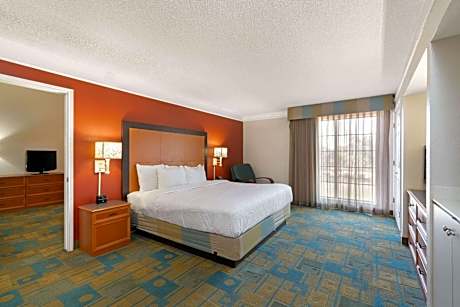 One-Bedroom King Suite - Non-Smoking