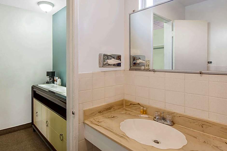 Days Inn by Wyndham Camarillo - Ventura