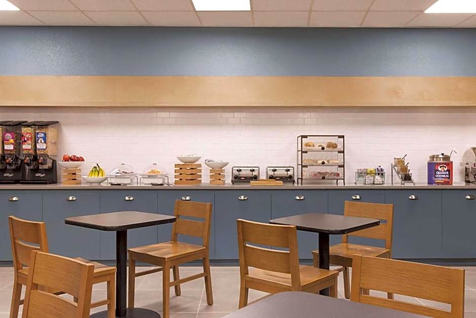 Country Inn & Suites by Radisson, North Little Rock, AR