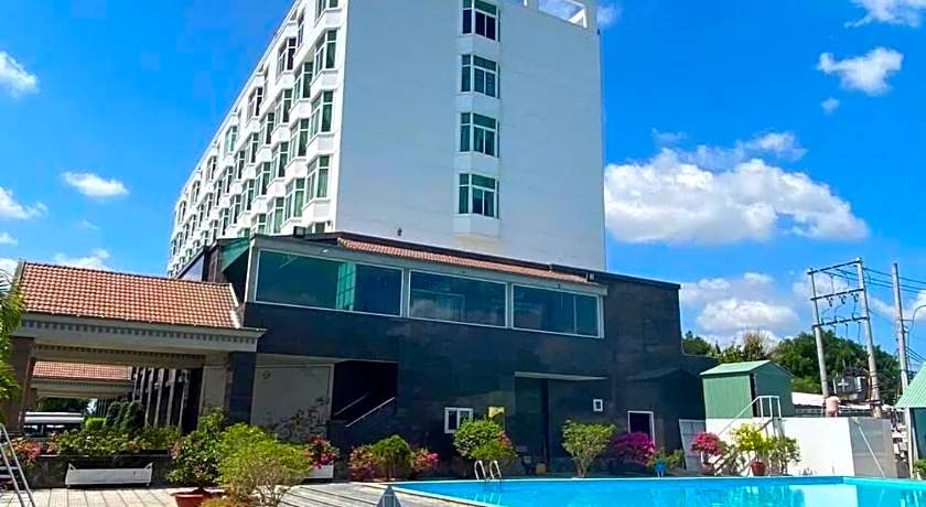 Van Phat Riverside Hotel