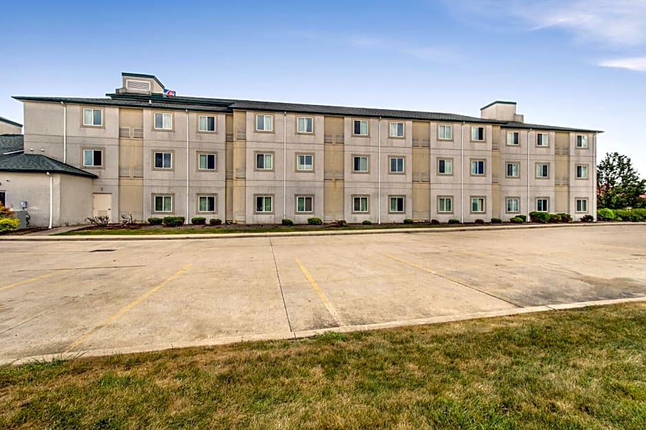 Motel 6-Medina, OH - Cleveland