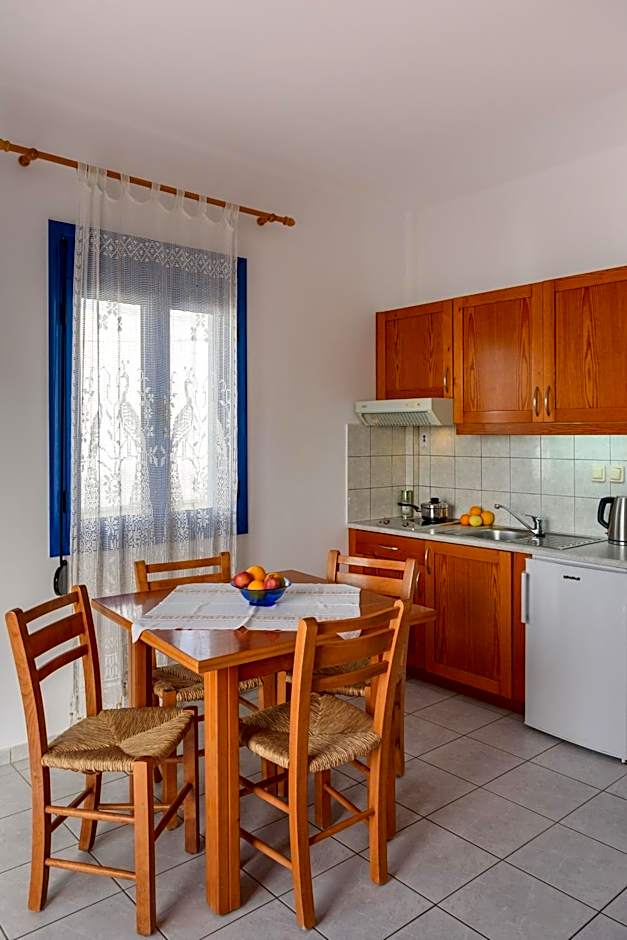 Finikas Studios & Apartments - Kalamaki Holidays