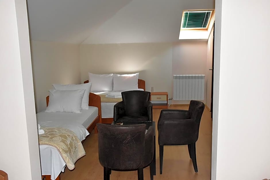 OSTROG Aparthotel KOLIBA-VLASTNIŠTVO MANASTIRA OSTROG