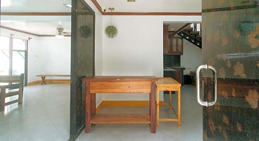 RedDoorz @ Joel's Apartelle