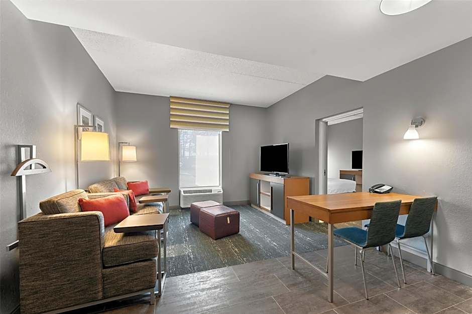 Hampton Inn By Hilton & Suites Newtown