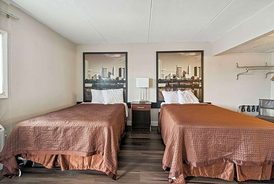 Super 8 by Wyndham Millbury/Toledo