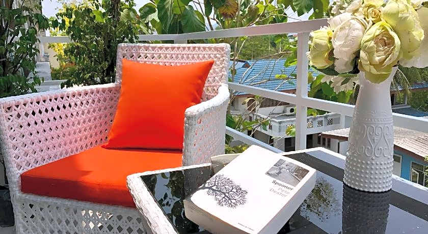 The BEACH CHA AM Residence