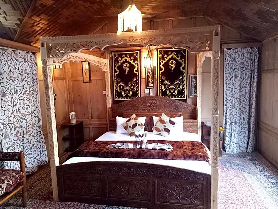 Young Shahzada Group of Houseboats