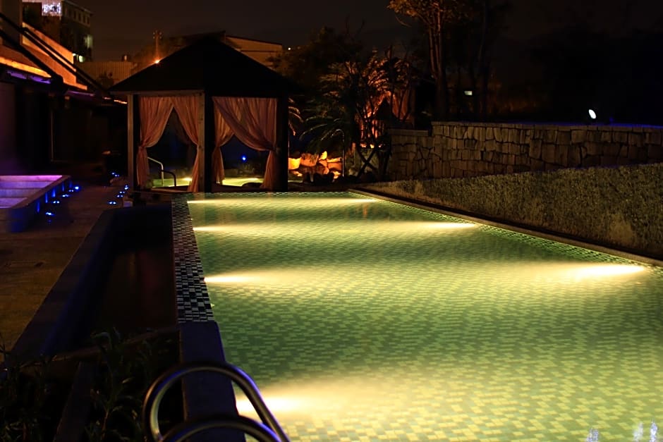 The Loft Seaside Suite