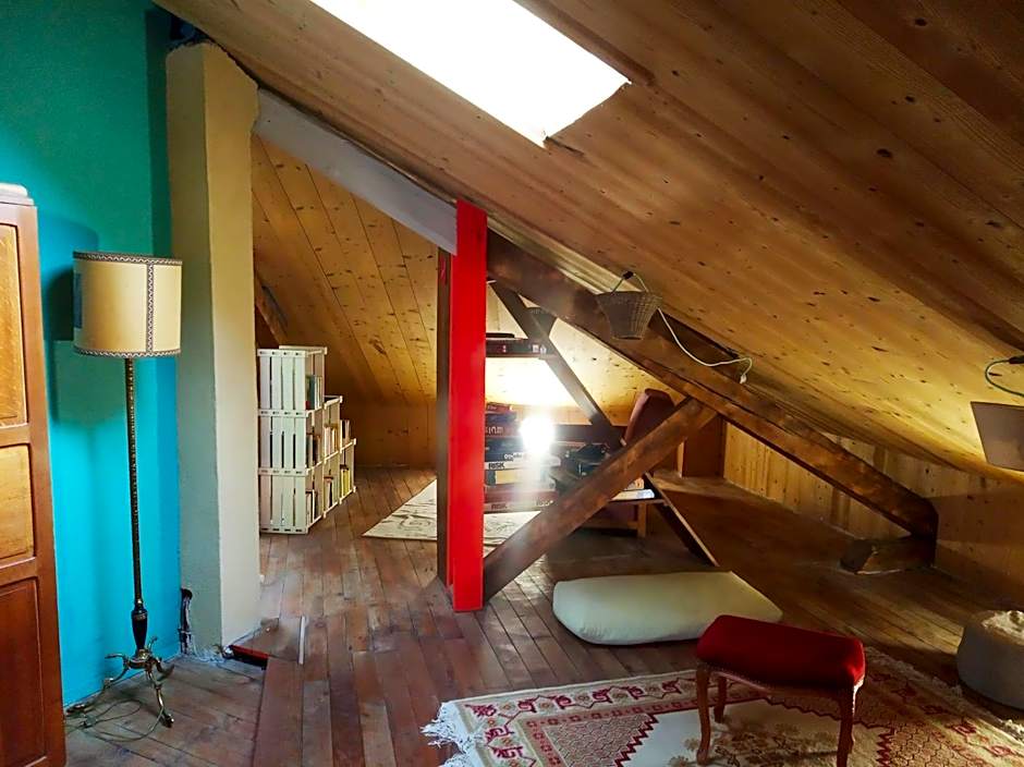 La Maison Rouge - Backpacker Hostel