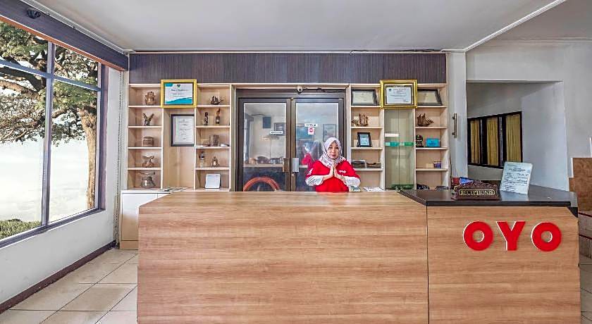 Super OYO 2704 Hotel Transit 2