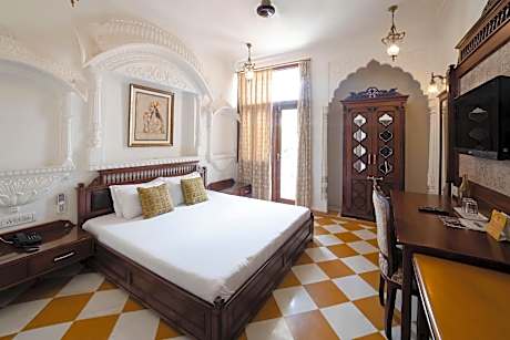 Deluxe Double Room with Heritage Walking tour
