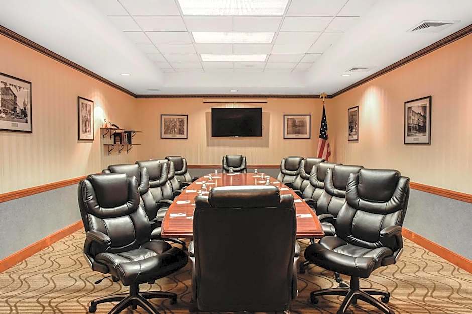 Comfort Suites Downtown Carlisle