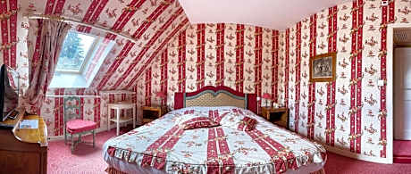 Family Suite (2 Adults + 2 Children)