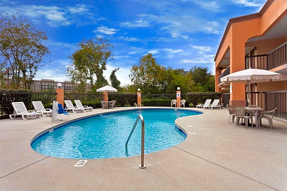 Super 8 by Wyndham Knoxville West/Farragut