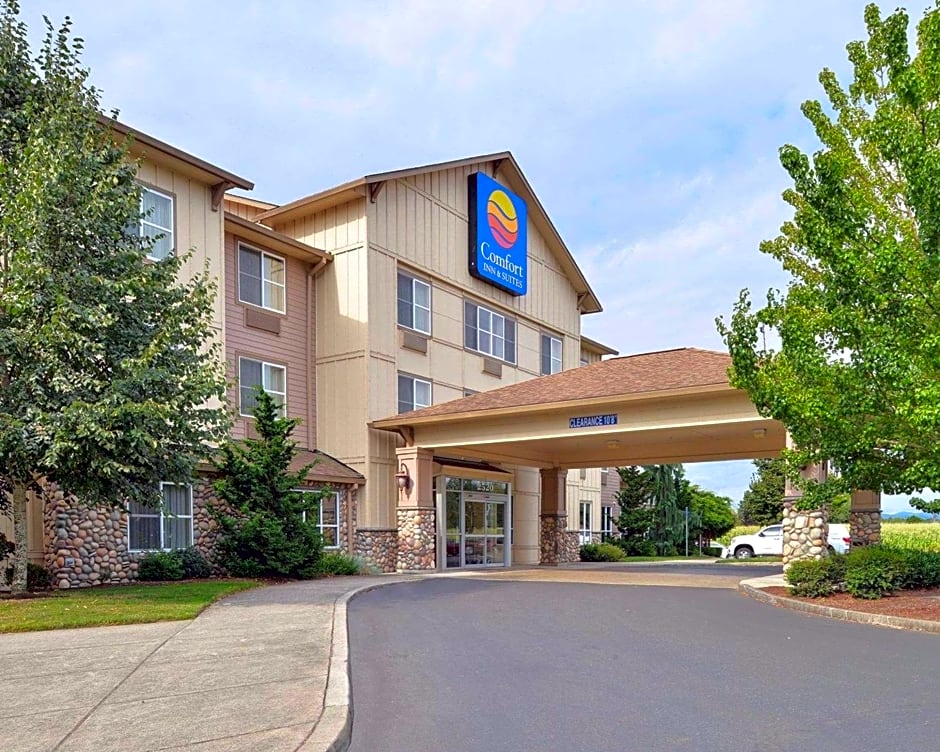 Comfort Inn & Suites McMinnville Wine Country