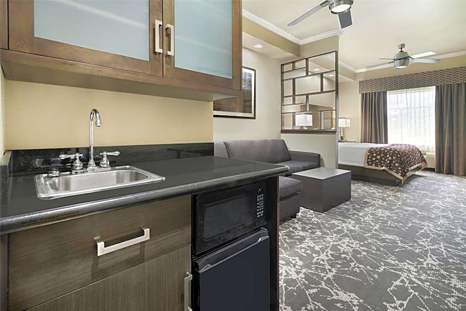 Best Western Premier Crown Chase Inn & Suites