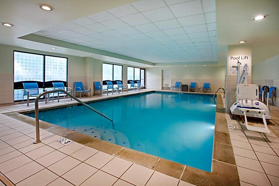 Holiday Inn Express & Suites Cincinnati Riverfront By IHG