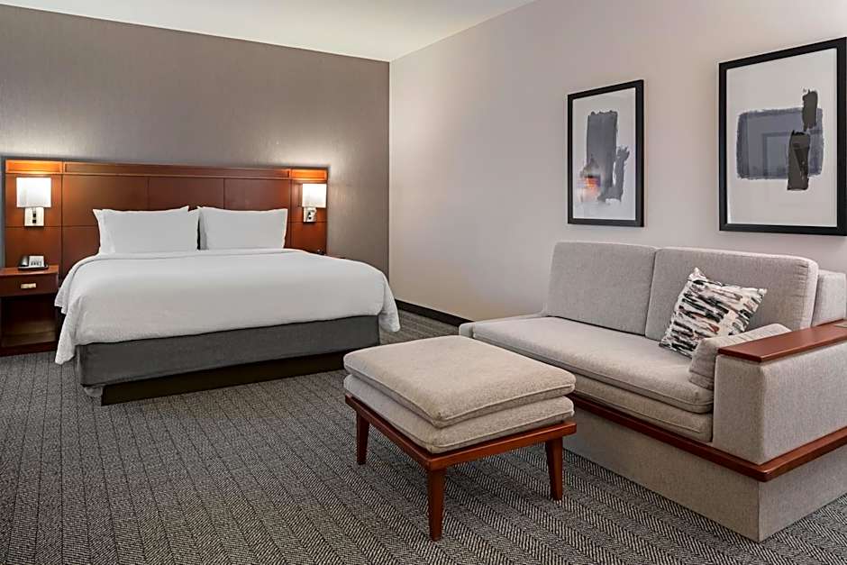 Courtyard by Marriott Long Beach Airport