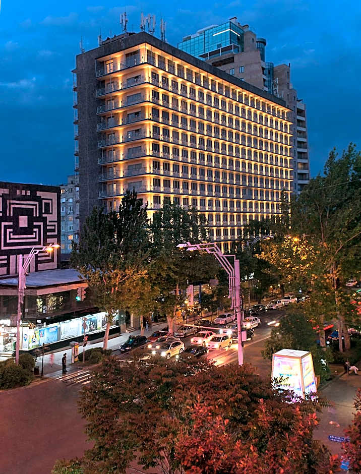 Ani Plaza Hotel