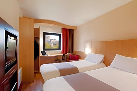 Standard Room with two single beds