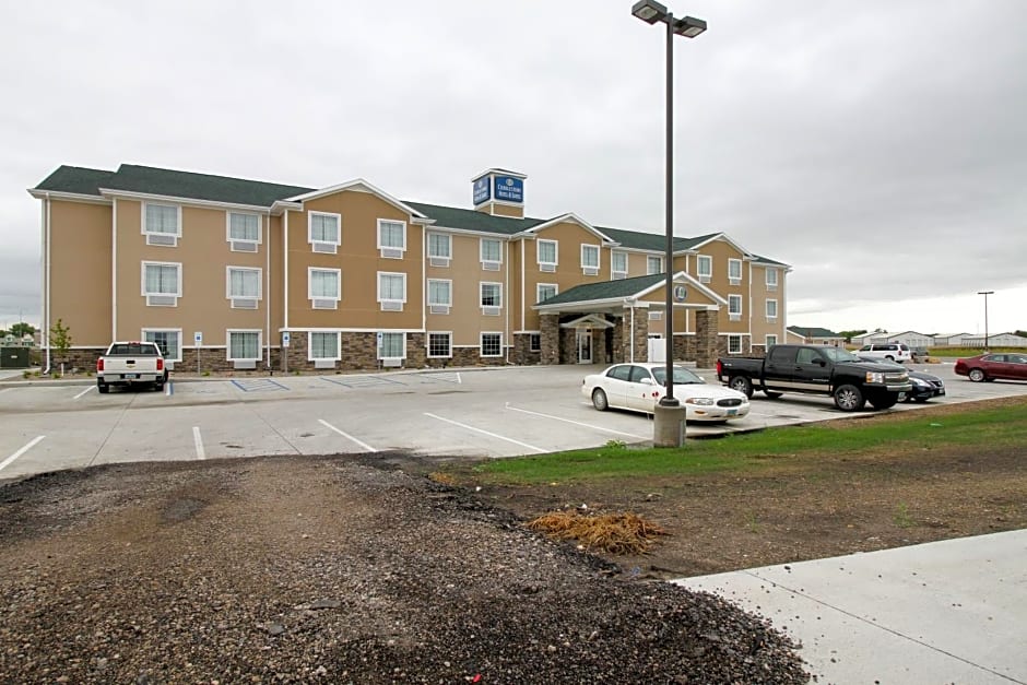 Cobblestone Hotel & Suites - Devils Lake