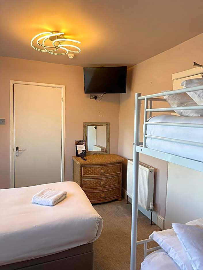 The Boho - 4 min walk to beach & town