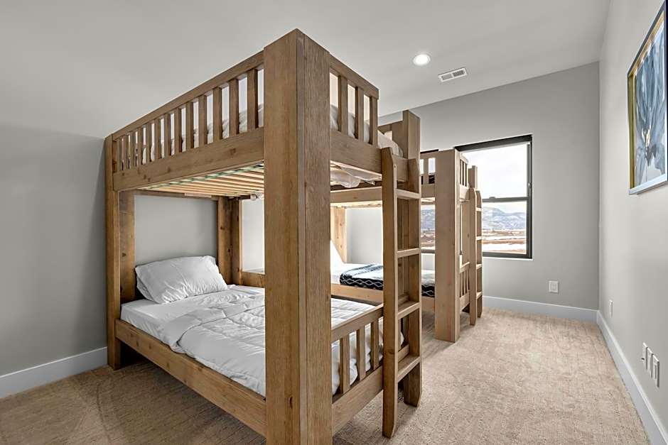 Luxury Stays Club 1012, New lovely 4br TH, New Deer Valley 1 min Park City 10 min
