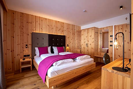 Deluxe Double Room with Bath