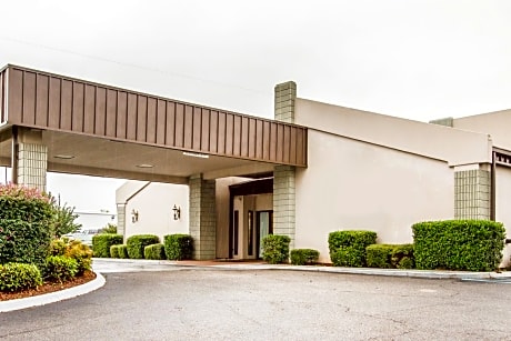 Executive Inn and Suites