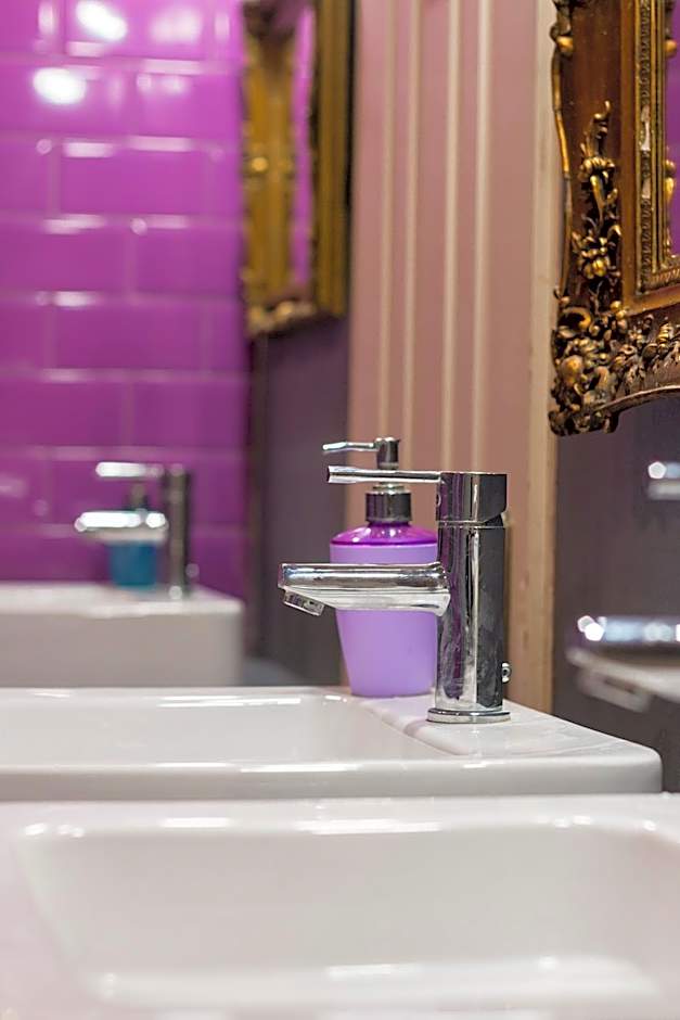 Baroque Hostel & Coworking