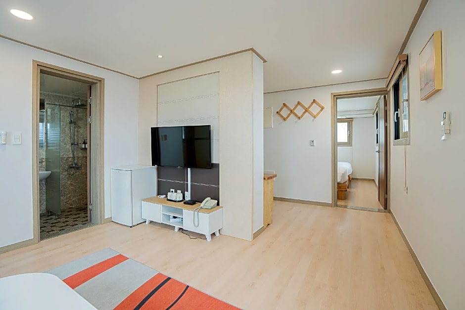 J2 Family Hotel