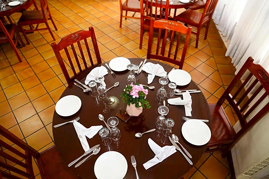 Coconut Grove Regency Hotel