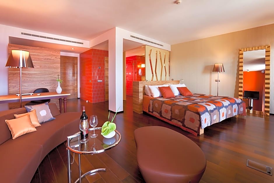 Photo 1 of 9 of Junior Suite with Ocean View
