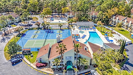 The Links Golf and Racquet Club