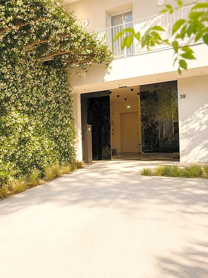 Amare Suite & Apartments