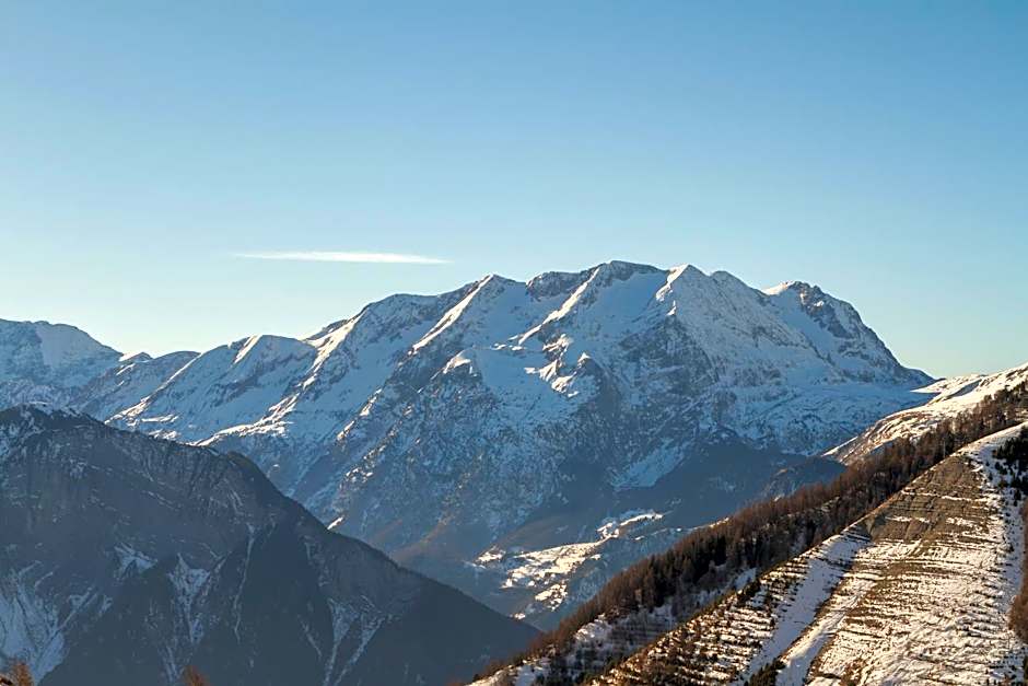 Royal Ours Blanc Boutique Hotel & Spa