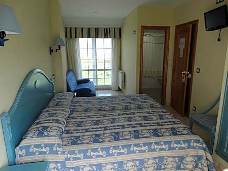 Double or Twin Room with Extra Bed (3 Adults)