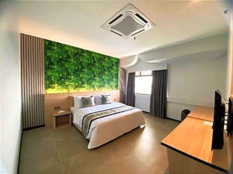 Executive - 1 WideKing Bed