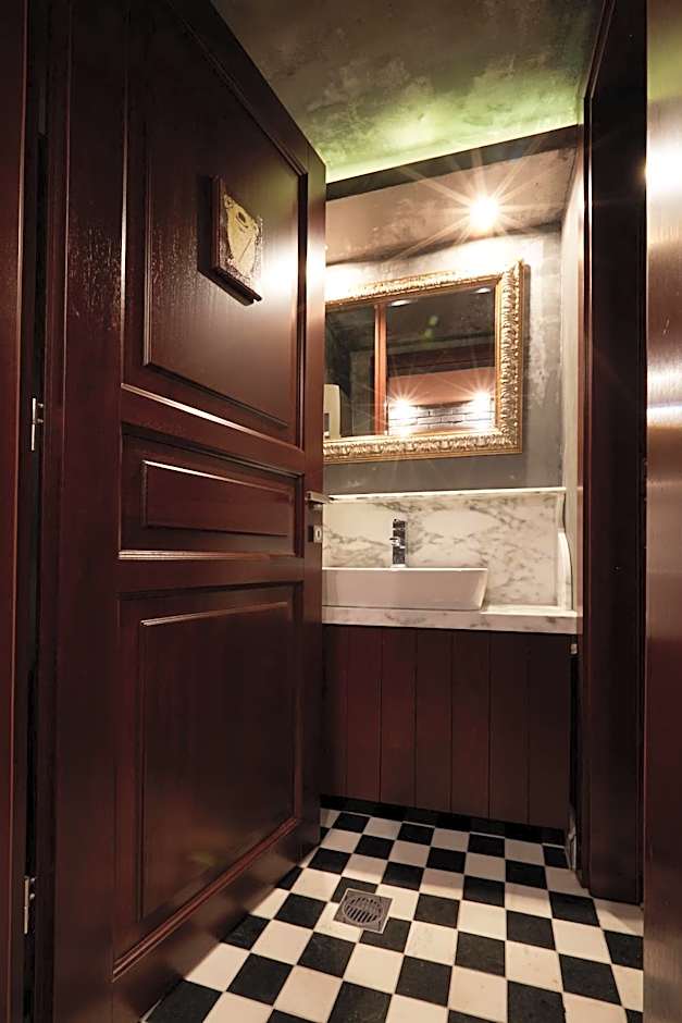 Veritas Boutique Art Hotel